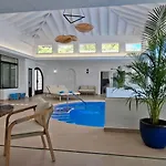 Tess Sinfonia Villa