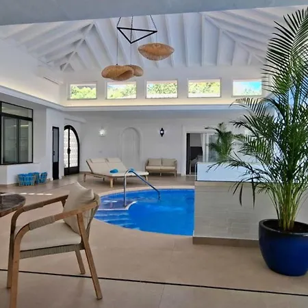 Tess Sinfonia Villa
