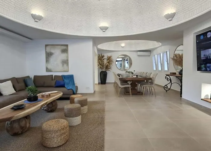 Tess Sinfonia Villa Benalmádena