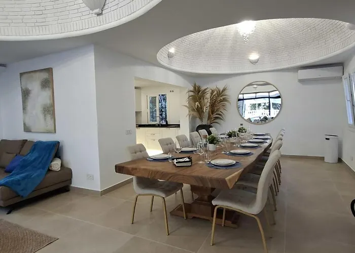 Tess Sinfonia Villa *