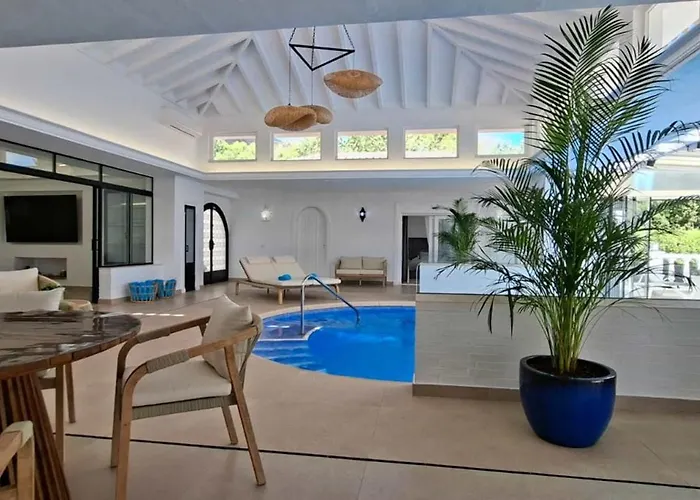 Tess Sinfonia Villa