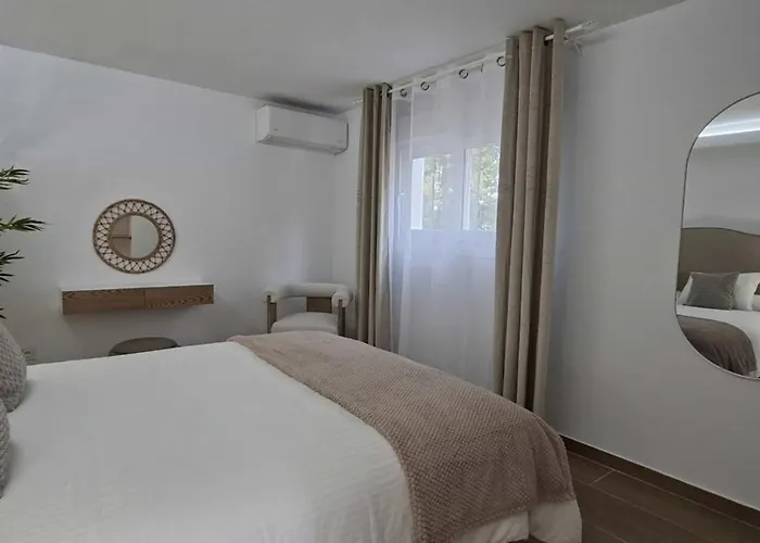 Tess Sinfonia Villa *